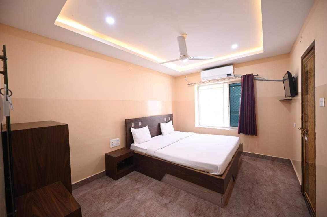 Oyo Flagship Hotel New Moon Inn Puri Exterior photo