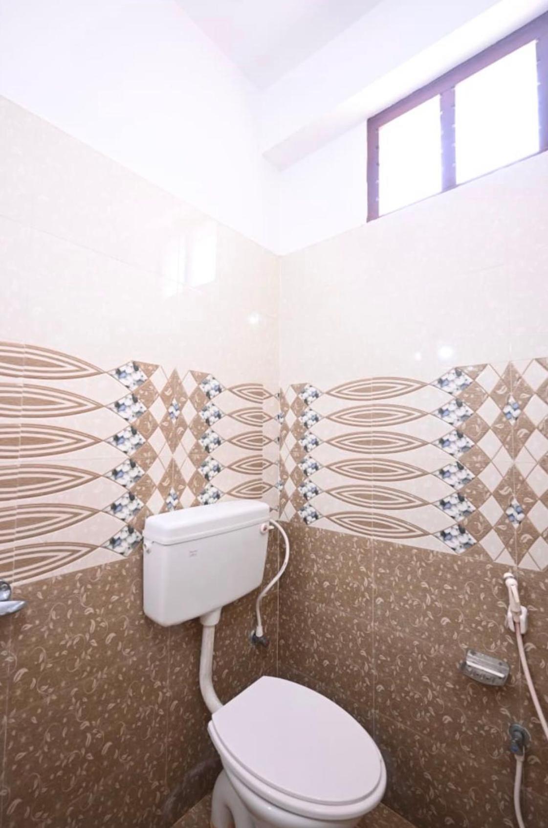 Oyo Flagship Hotel New Moon Inn Puri Exterior photo